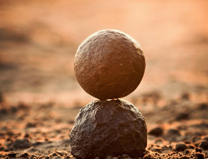 The Art of Choice: Logic vs Intuition